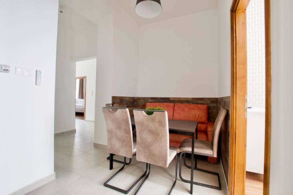Premium Apartment By Hi5 - Central 3 Bedroom Budapeste Exterior foto