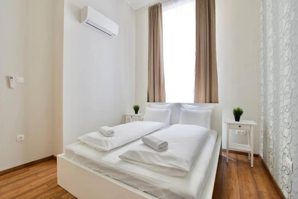 Premium Apartment By Hi5 - Central 3 Bedroom Budapeste Exterior foto