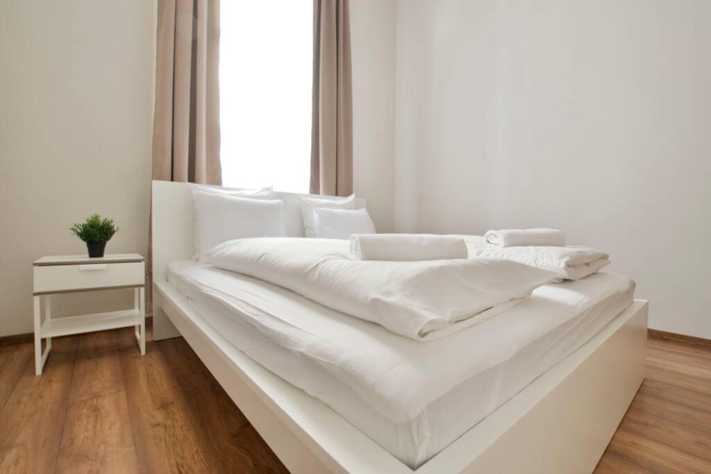 Premium Apartment By Hi5 - Central 3 Bedroom Budapeste Exterior foto